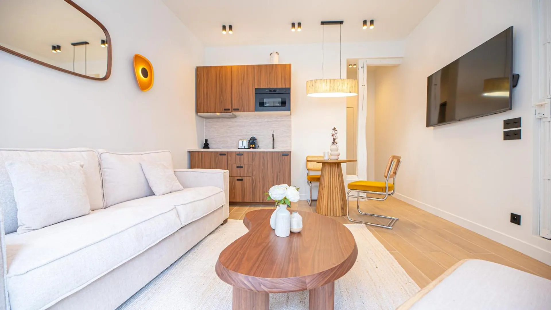 Apartment In Montmartre Paris