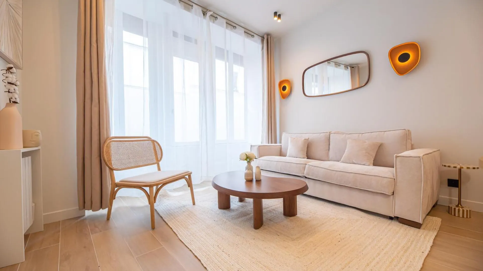 Apartment In Montmartre Paris