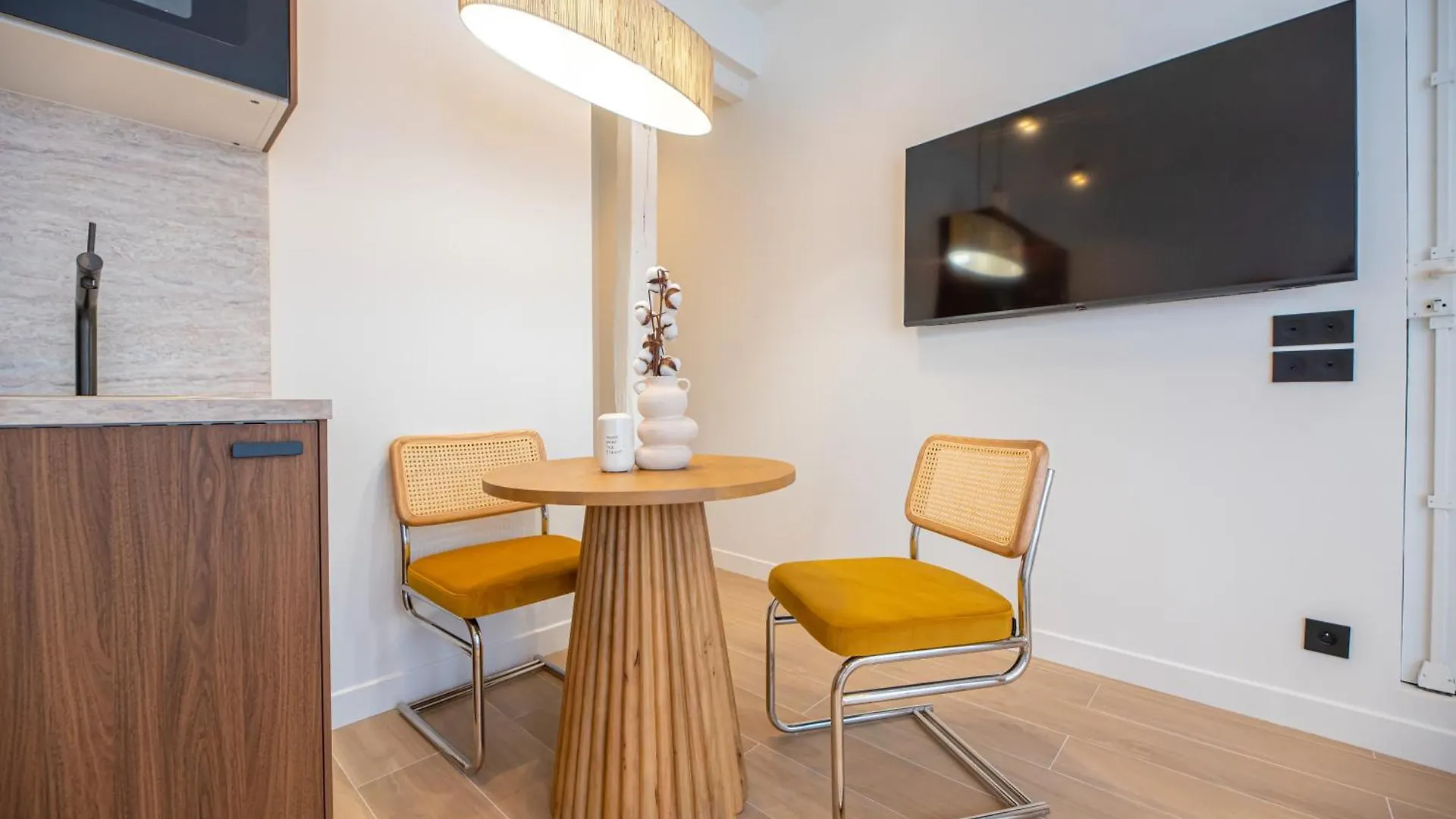 Apartment In Montmartre Paris